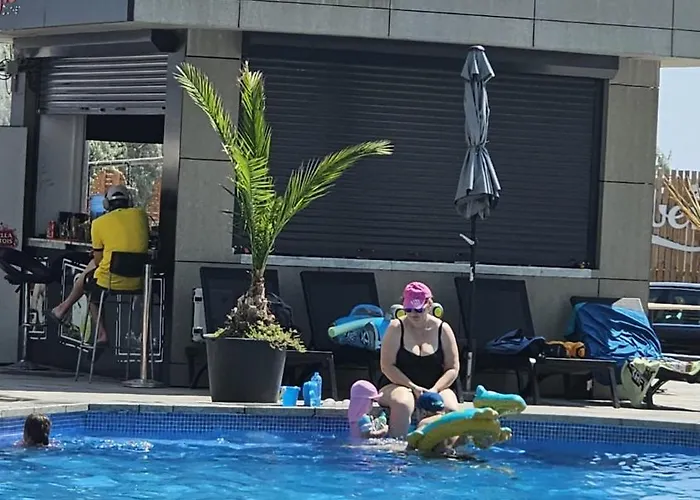 Pool & - Langa Plaja Năvodari