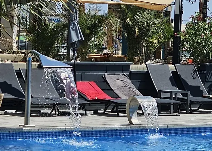 Pool & - Langa Plaja