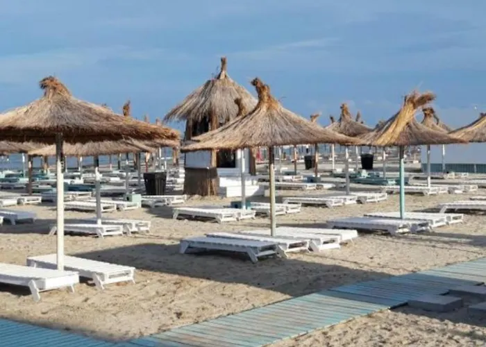 Pool & - Langa Plaja