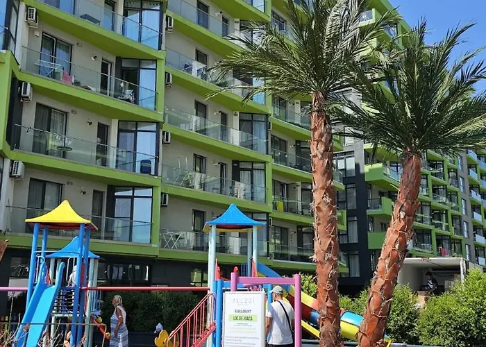 Pool & - Langa Plaja *