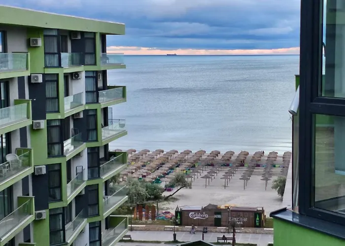 Pool & - Langa Plaja Năvodari