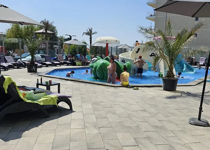 Pool & - Langa Plaja Năvodari