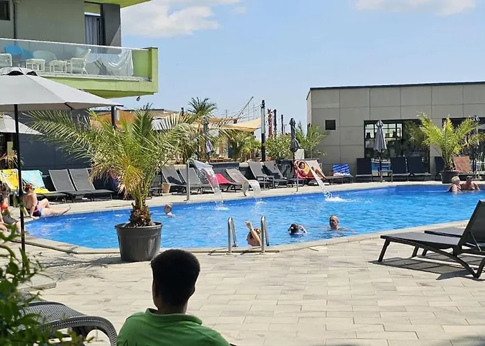 Pool & - Langa Plaja Năvodari