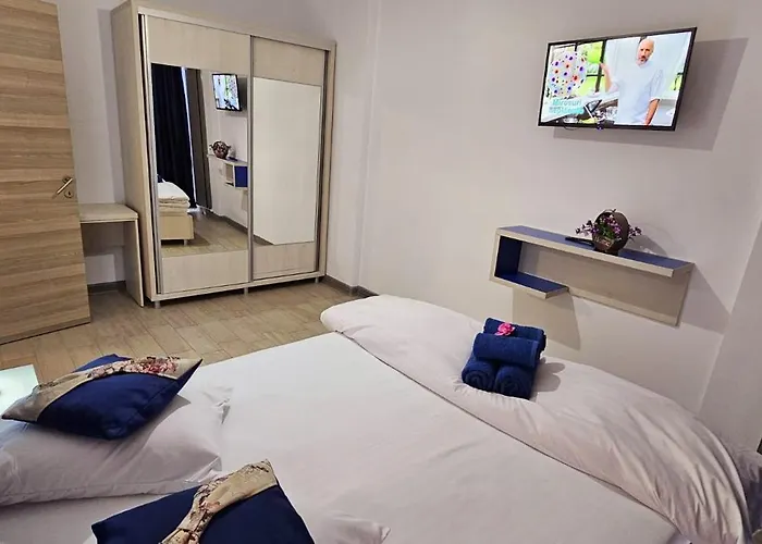 Pool & - Langa Plaja