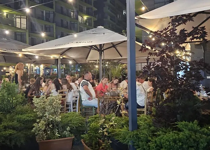 Pool & - Langa Plaja *