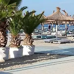 Apartment Pool & - Langa Plaja