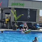 Pool & - Langa Plaja Navodari