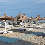 Pool & - Langa Plaja