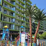 Pool & - Langa Plaja *