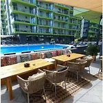 Pool & - Langa Plaja Apartment Navodari