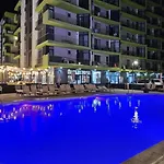 Apartment Pool & - Langa Plaja