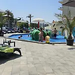 Pool & - Langa Plaja Navodari