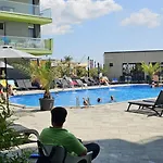 Pool & - Langa Plaja Navodari