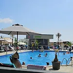 Pool & - Langa Plaja * Navodari