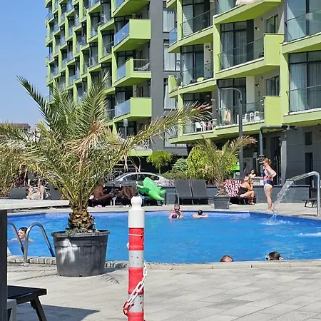 Pool & - Langa Plaja * Navodari