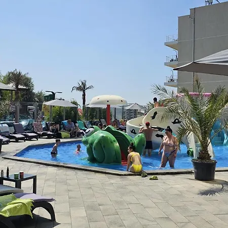 Pool & - Langa Plaja Apartment Navodari