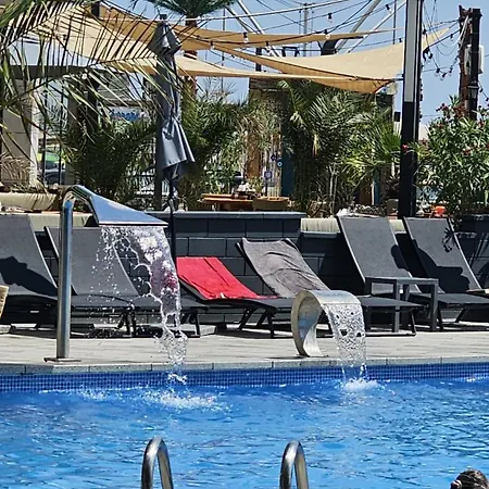 Pool & - Langa Plaja