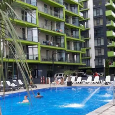 Pool & - Langa Plaja *